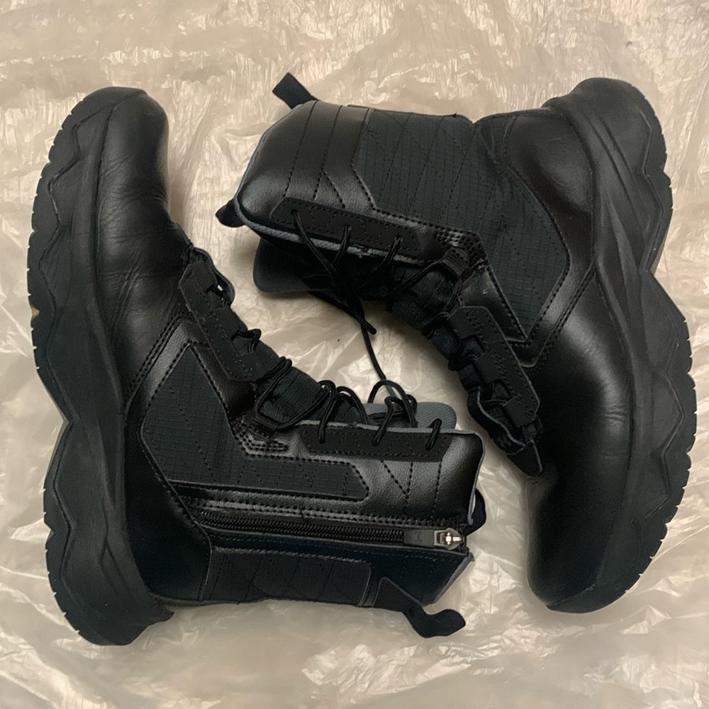 Under Armour w/ Zip